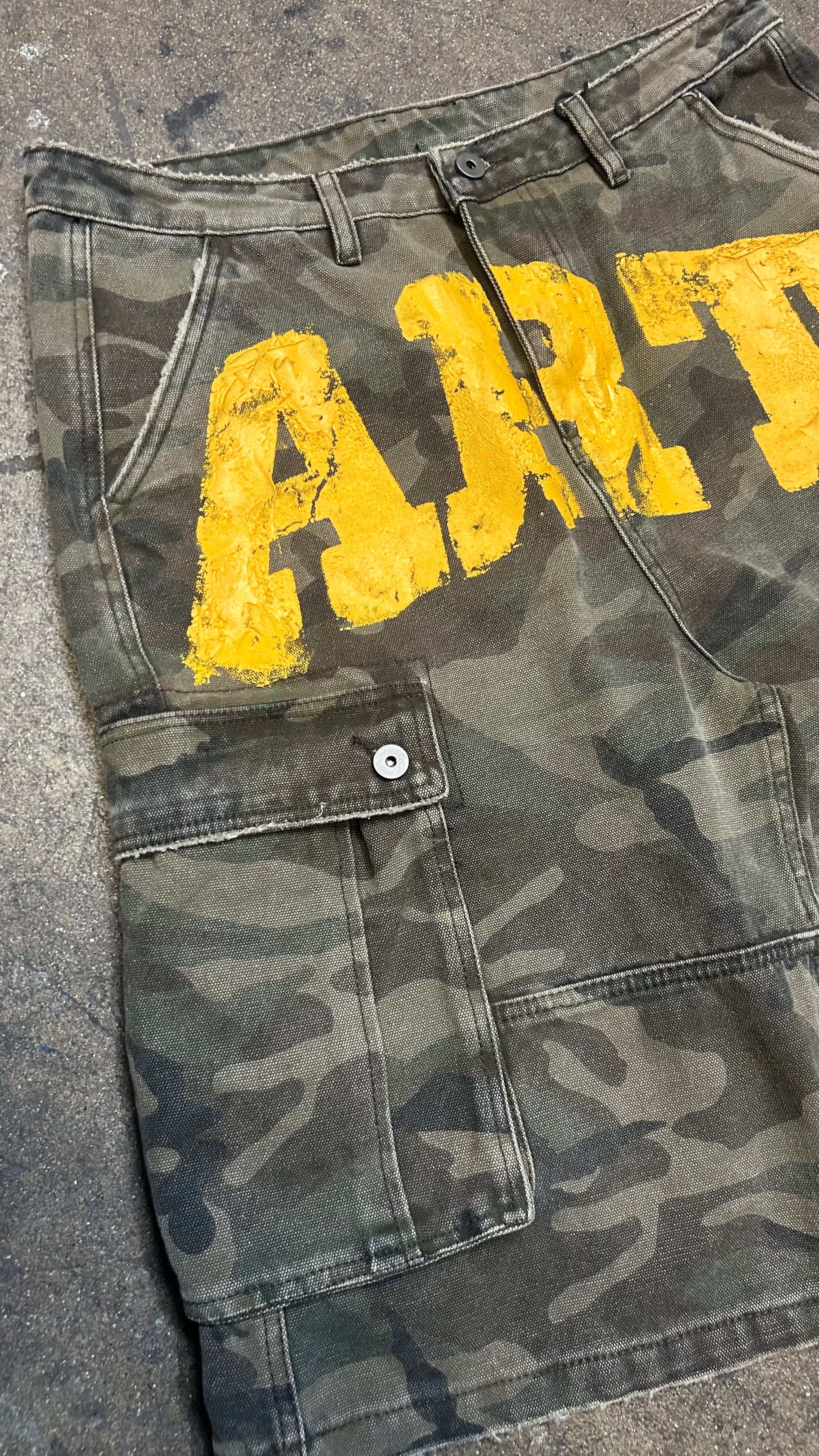 ART CARGO DENIM SHORTS