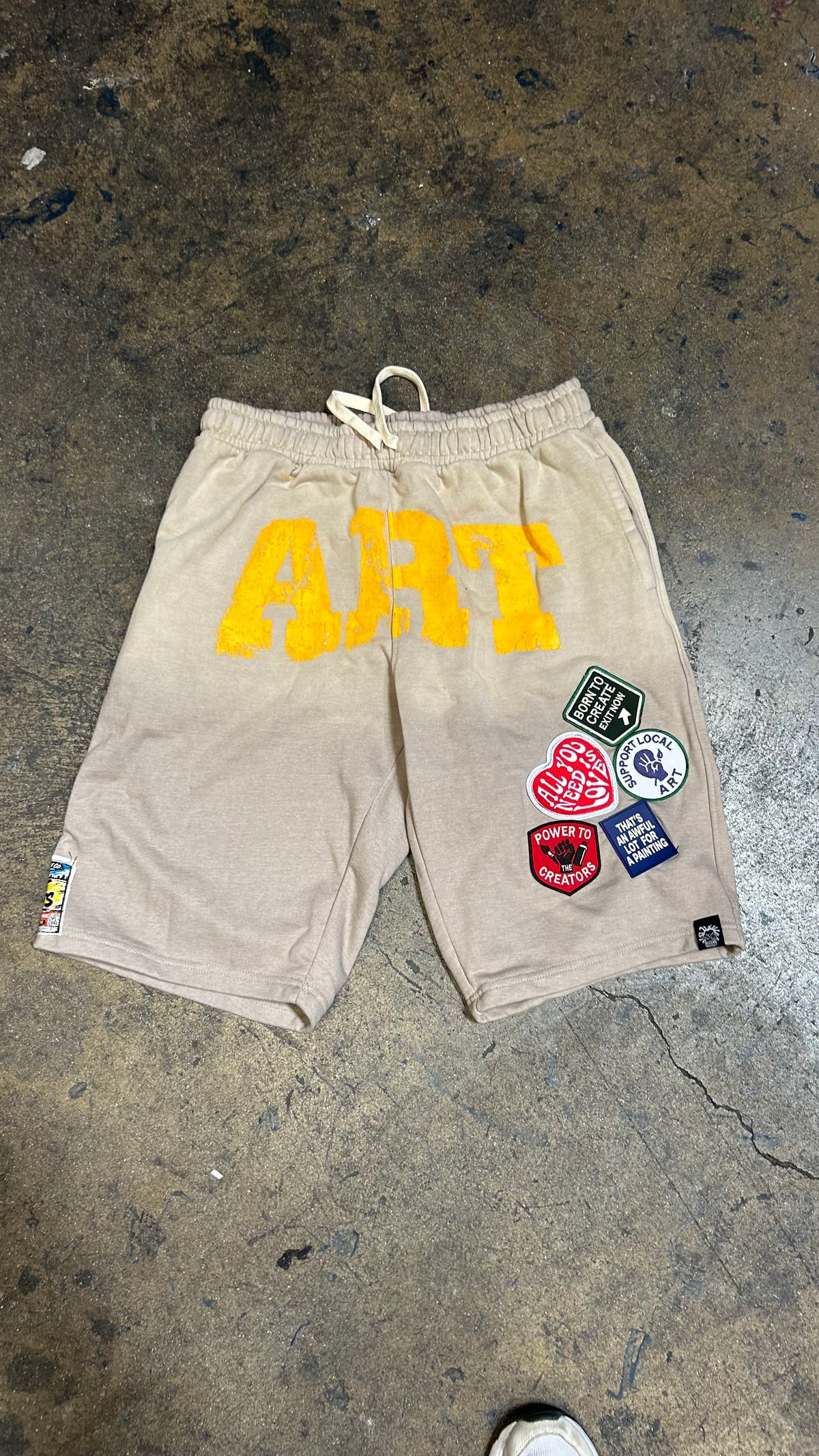 ART FADED SWEAT SHORTS